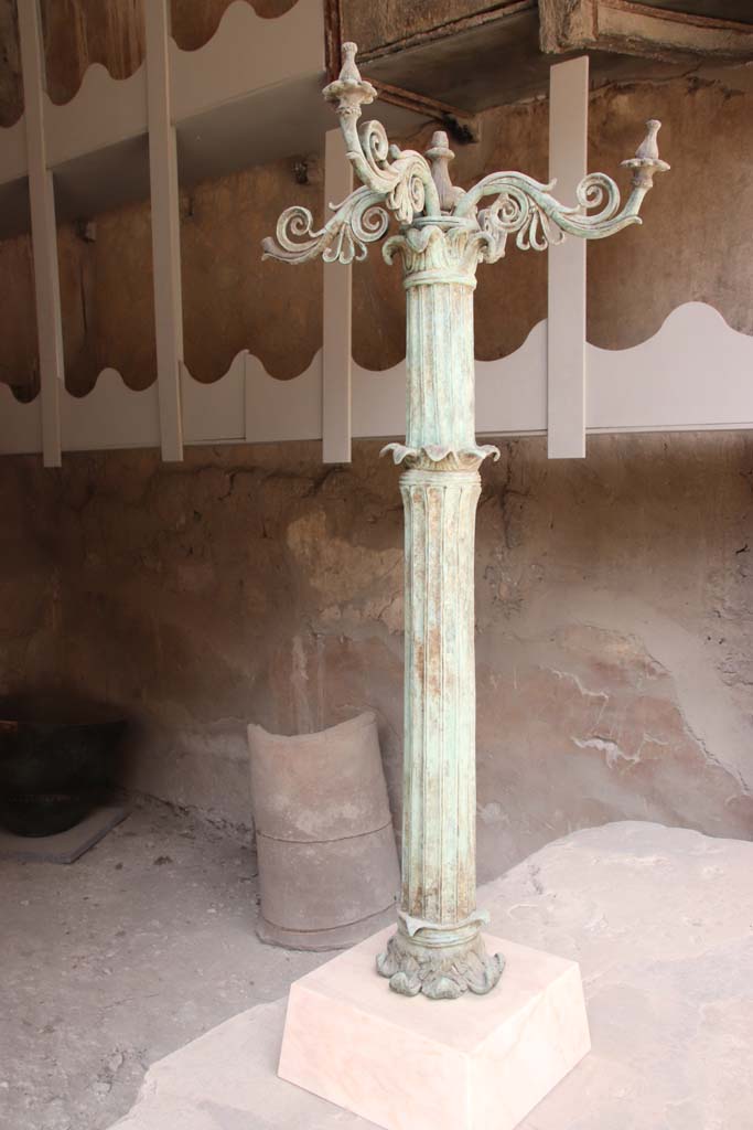 VI.12 Herculaneum. September 2019.
Reproduction bronze candelabrum with marble base, found awaiting repair in this metal worker’s workshop.
Photo courtesy of Klaus Heese.